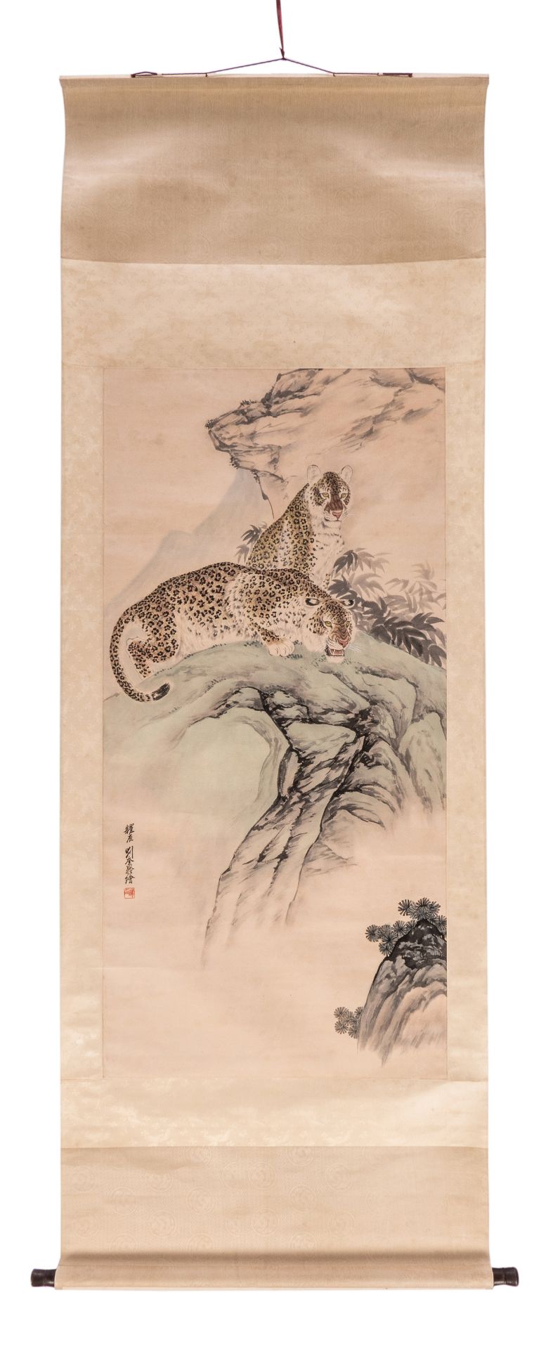 Liu Kuiling, a scroll depicting leopards in a mountain landscape, 64,5 x 133,5 - 79,5 x 227 cm - Bild 2 aus 4