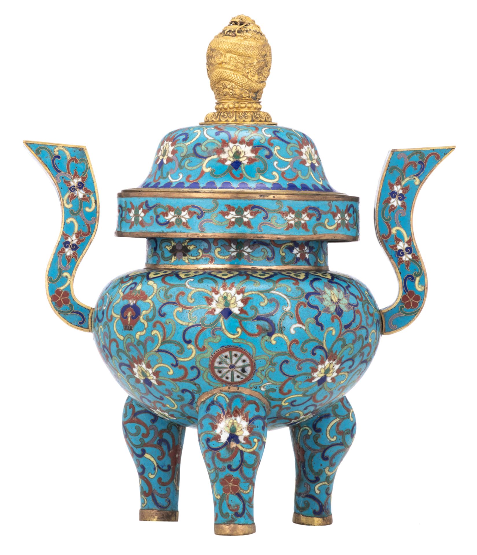 A Chinese tripod cloisonné incense burner with a gilt metal dragon relief knob, Qing dynasty, H 45 c