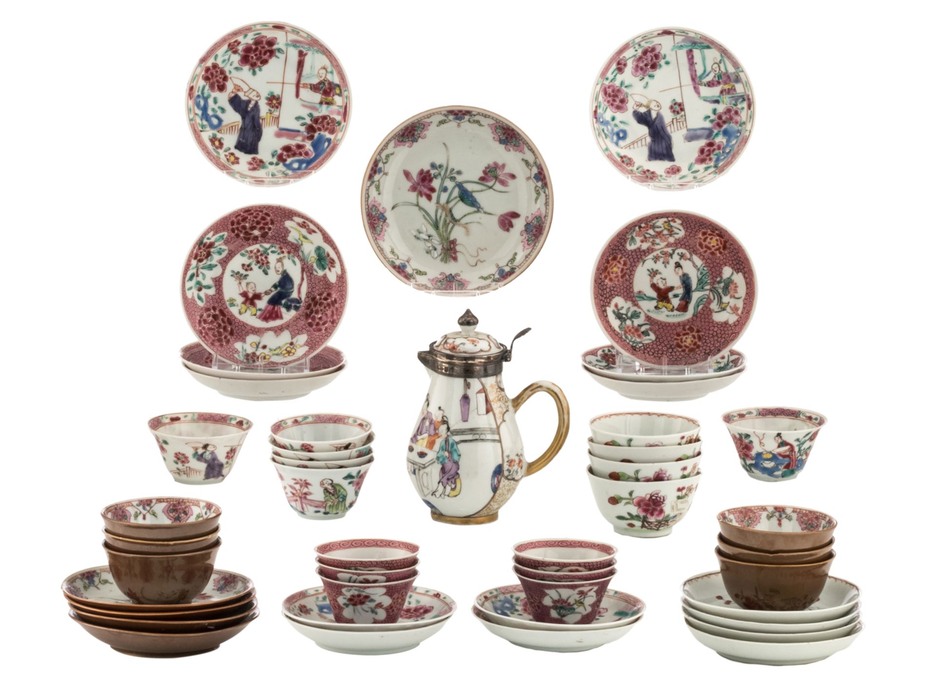 A lot of various Chinese famille rose porcelain items, consisting of three sets of cups and saucers