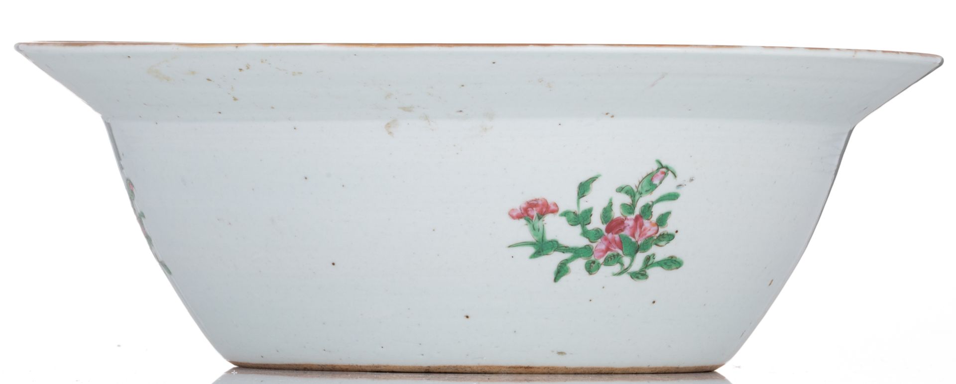 A large Chinese famille rose Canton bowl, decorated with birds, butterflies and flower branches, 19t - Bild 3 aus 7