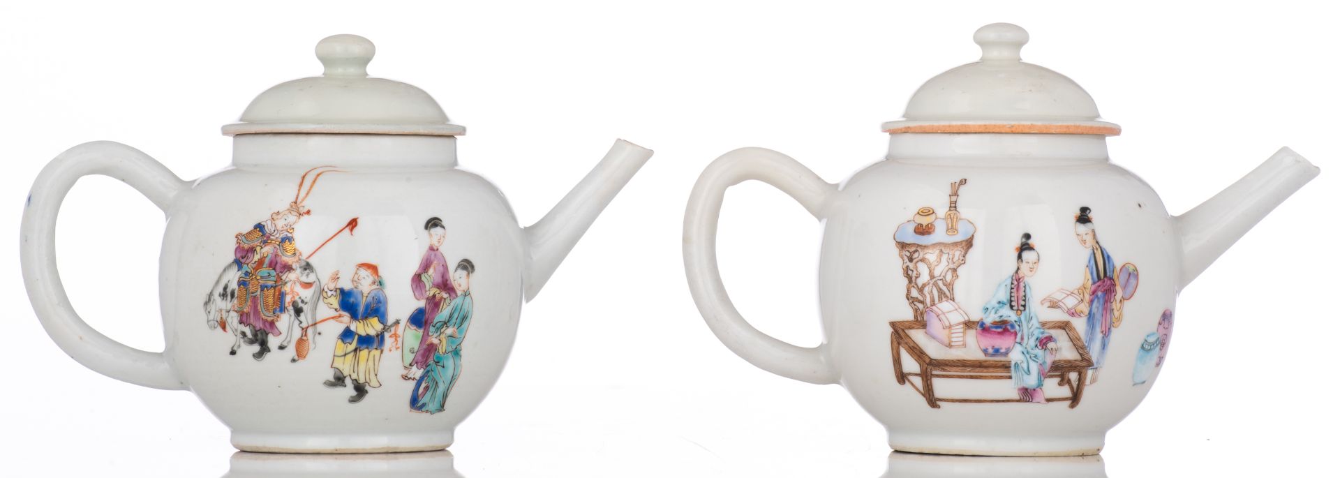 Two Chinese famille rose export porcelain teapots and covers, decorated with gallant scenes, 18thC, - Bild 3 aus 6