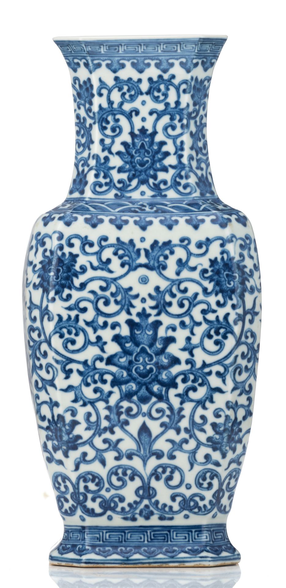A Chinese blue and white octagonal baluster shaped vase, all over decorated with scrolling lotus, wi - Bild 3 aus 6