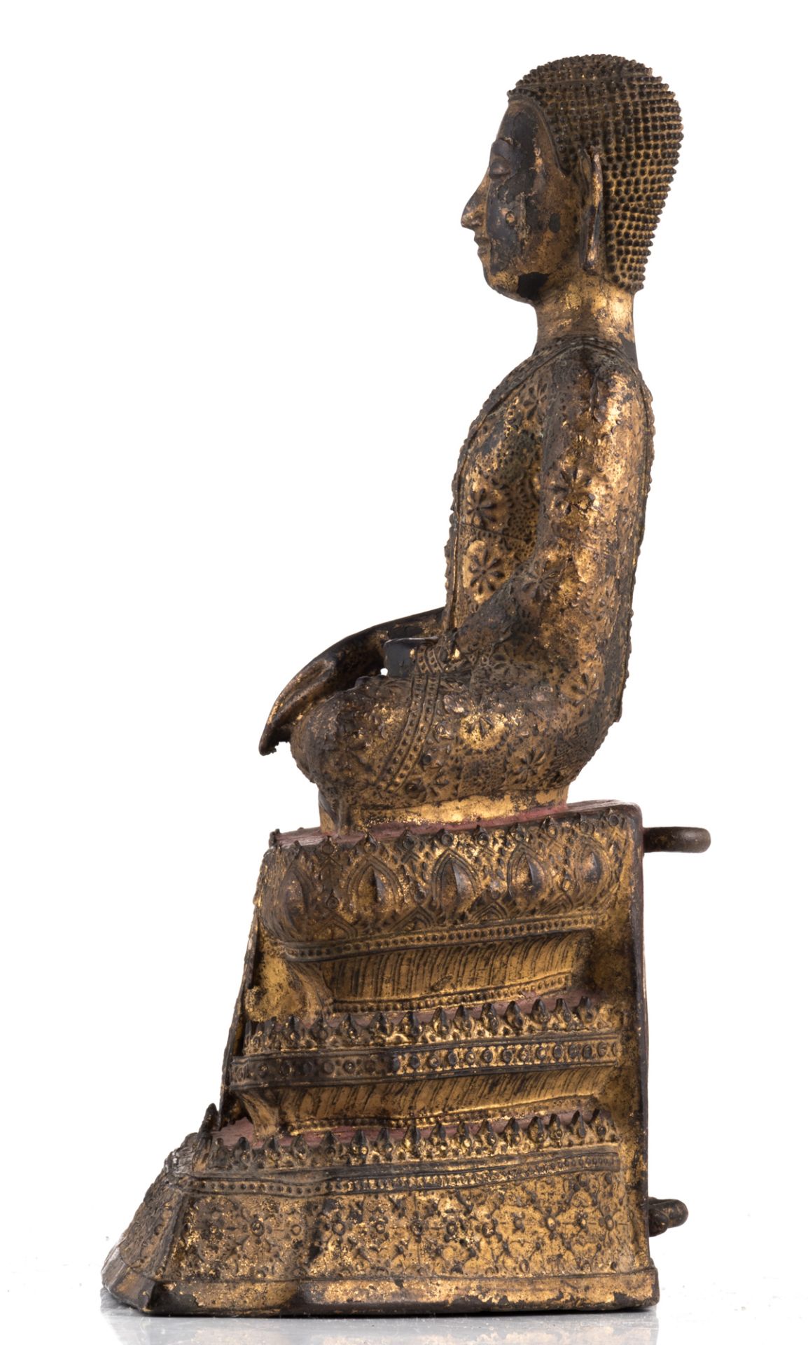 A Thai gilt bronze seated Buddha on a three level base, 19thC, H 27,5 cm - Image 2 of 5