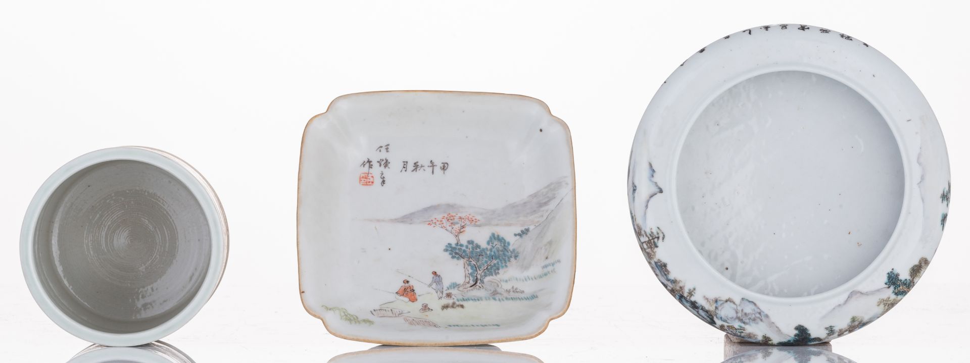 A lot of various Chinese polychrome porcelain items, including a pencil pot, with a four character m - Bild 6 aus 9