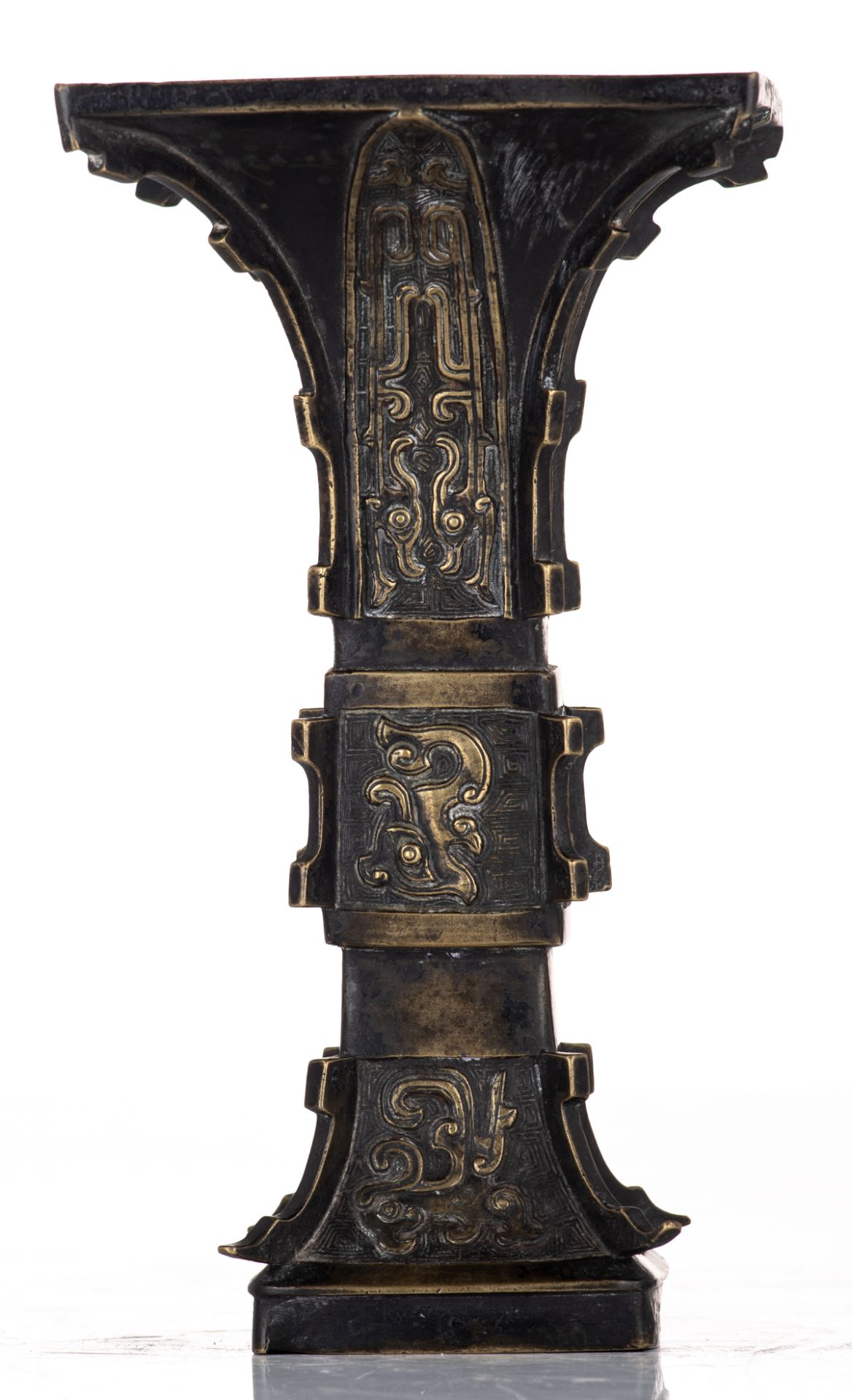 A Chinese bronze archaic Gu vase, decorated with stylised motifs, H 22,5 cm - Image 5 of 7