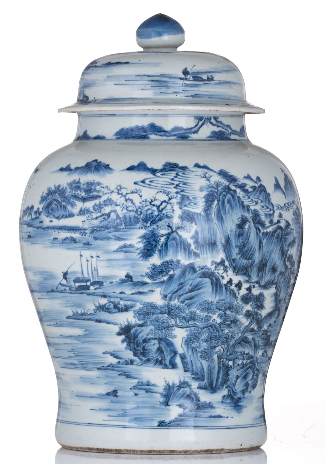 A large Chinese blue and white vase and cover, overall decorated with fishermen in a mountainous riv - Bild 3 aus 6