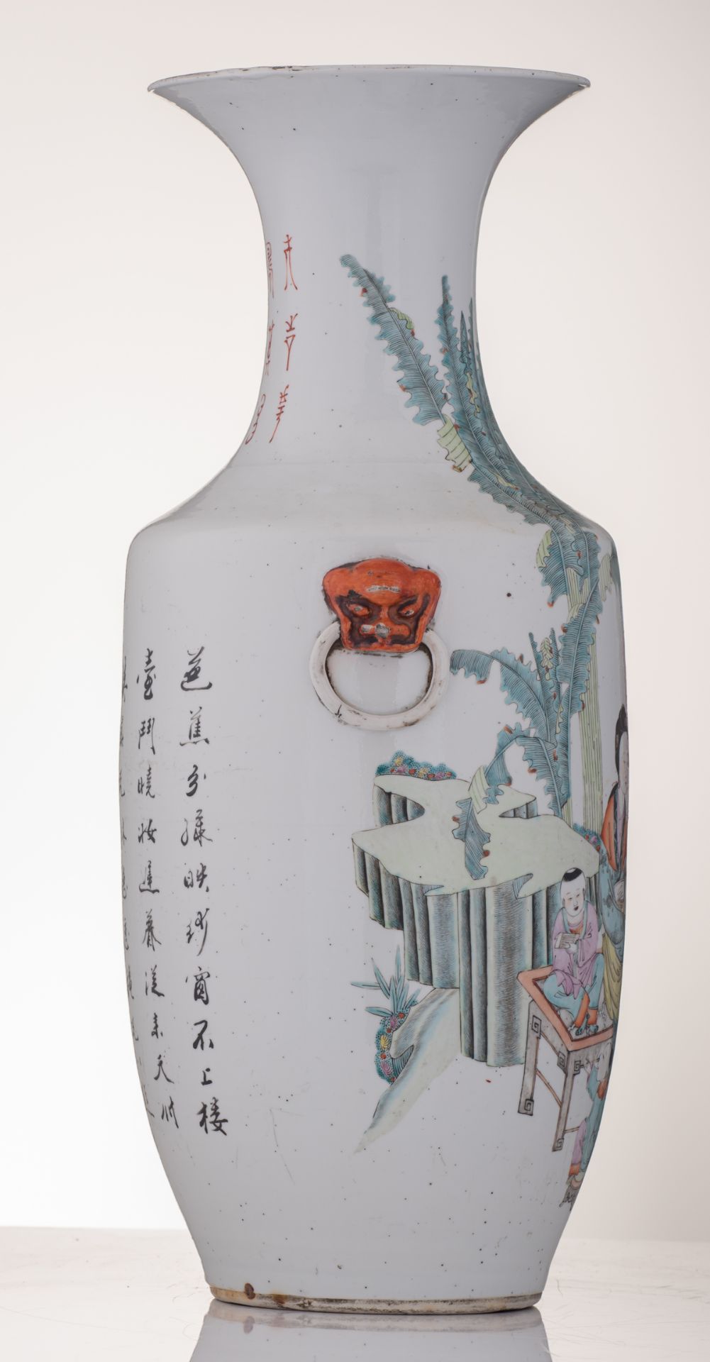 A Chinese polychrome vase, decorated with ladies and children in a garden and calligraphic texts, 19 - Bild 4 aus 6