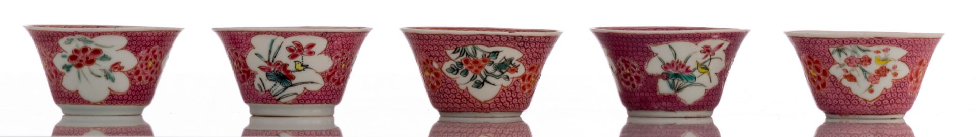 A lot of various Chinese famille rose porcelain items, consisting of three sets of cups and saucers - Image 10 of 26