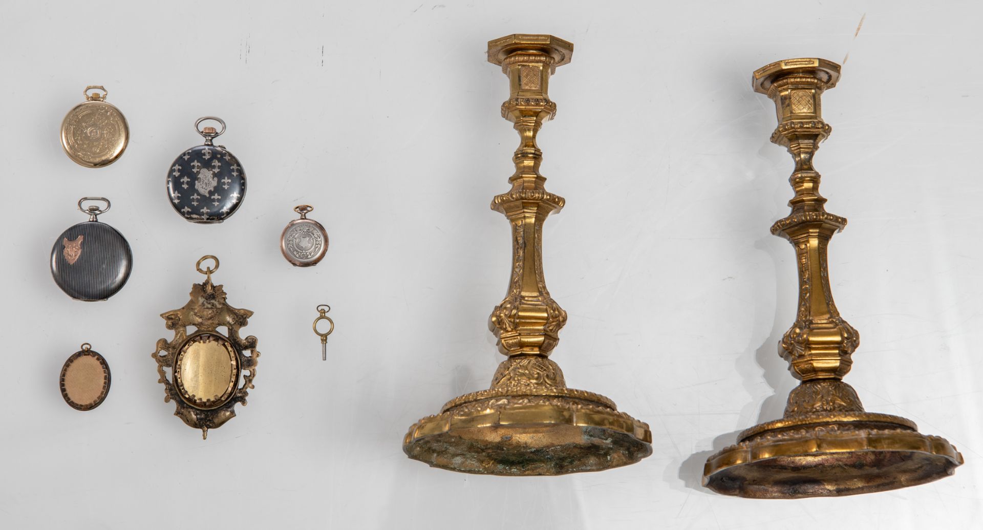 A pair of French gilt brass Régence style candlesticks, late 19thC, h 24,8 cm; added two 19thC niëll - Image 2 of 3