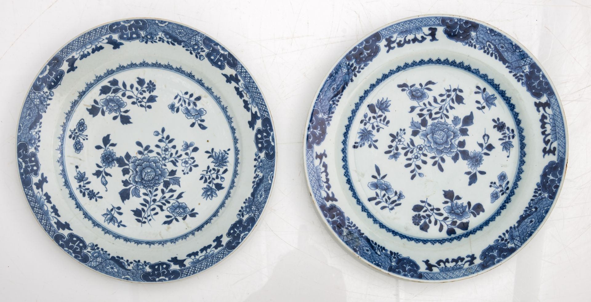 A lot of one pair and various large Chinese porcelain blue and white plates, decorated with a garden - Image 2 of 19