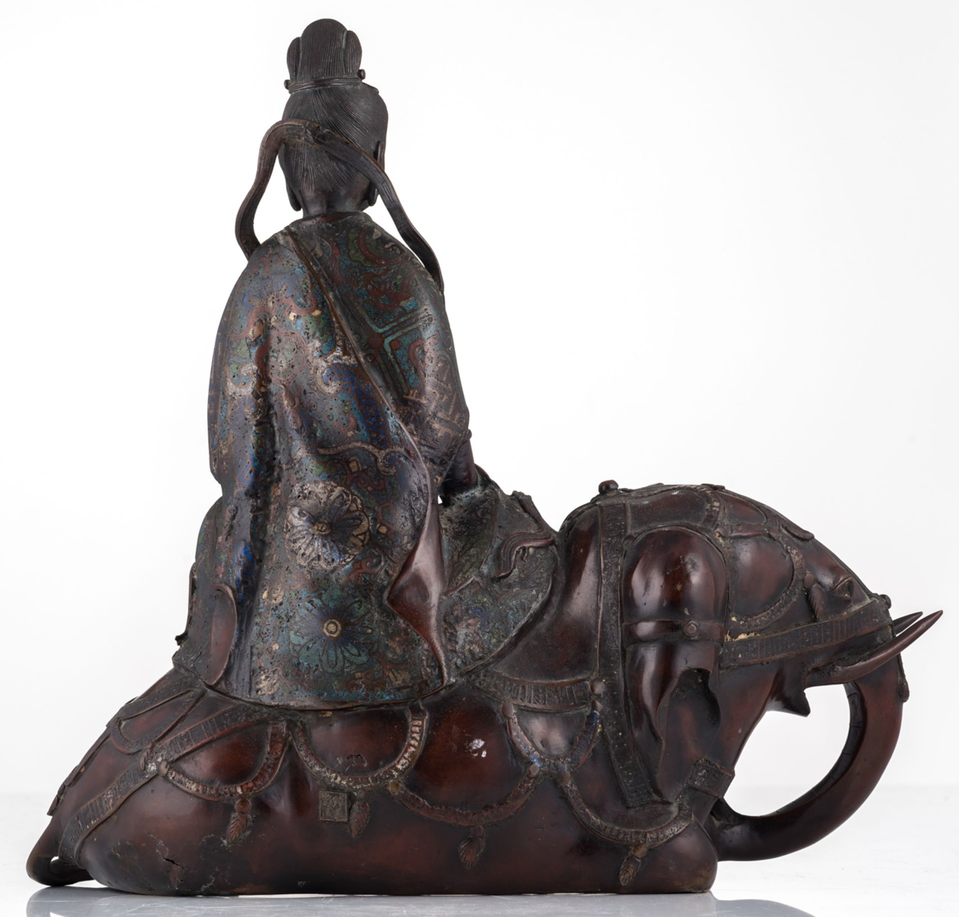 A Chinese cloisonné enamel bronze group, depicting a seated Guanyin on an elephant, marked, H 40 - W - Bild 3 aus 5
