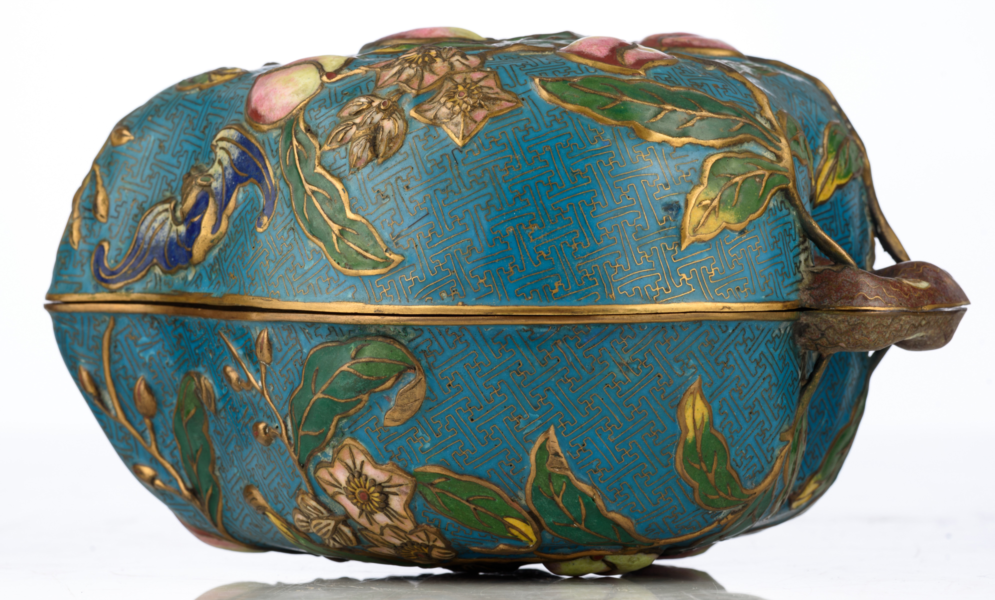 A Chinese peach shaped cloisonné box and cover, the outside with the symbolic nine peaches relief - Image 2 of 7