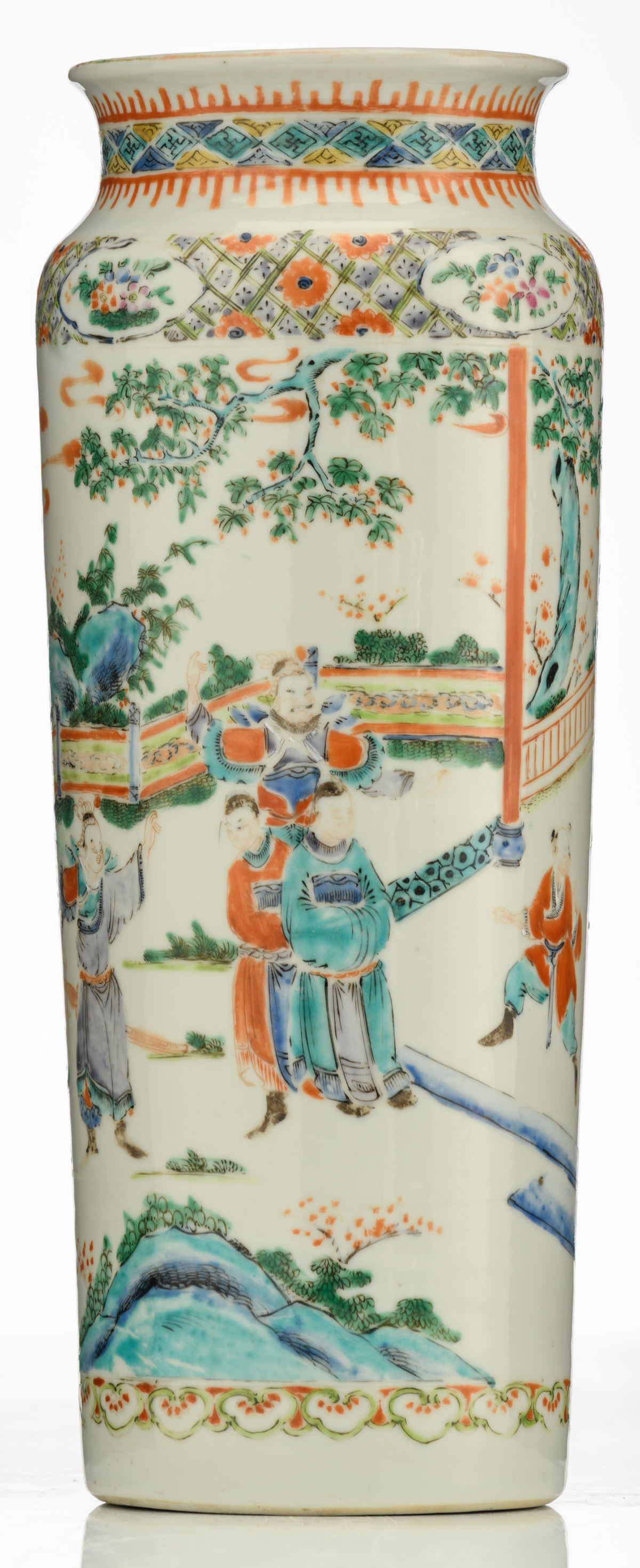 A Chinese famille rose rouleau vase, decorated with a court scene, H 35,5 cm - Image 4 of 6