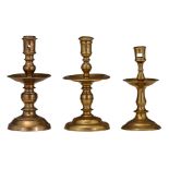 A lot of three bronze candlesticks of the Heemskerk type, 17th/18thC, H 19 - 21 cm