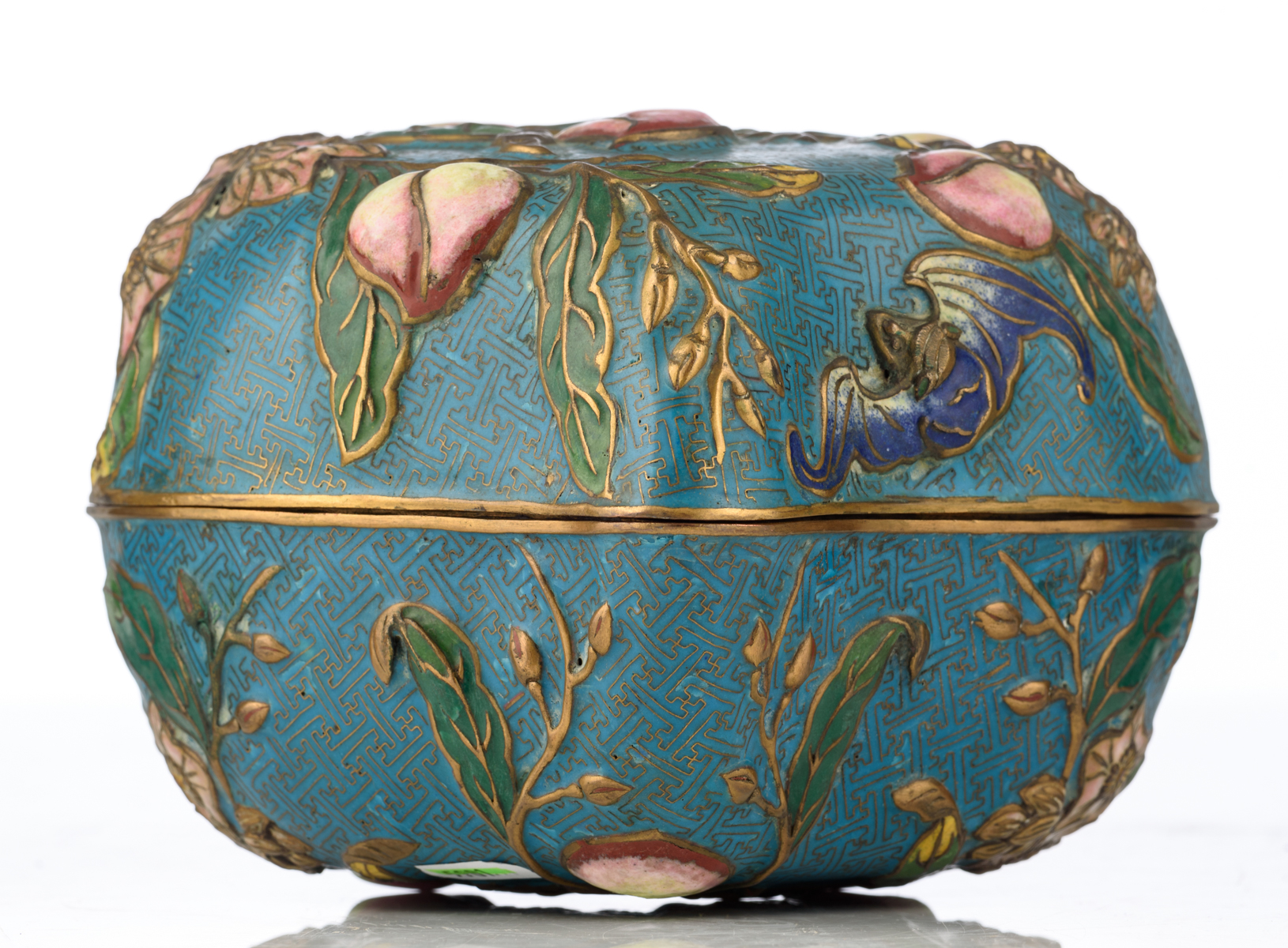 A Chinese peach shaped cloisonné box and cover, the outside with the symbolic nine peaches relief - Image 5 of 7