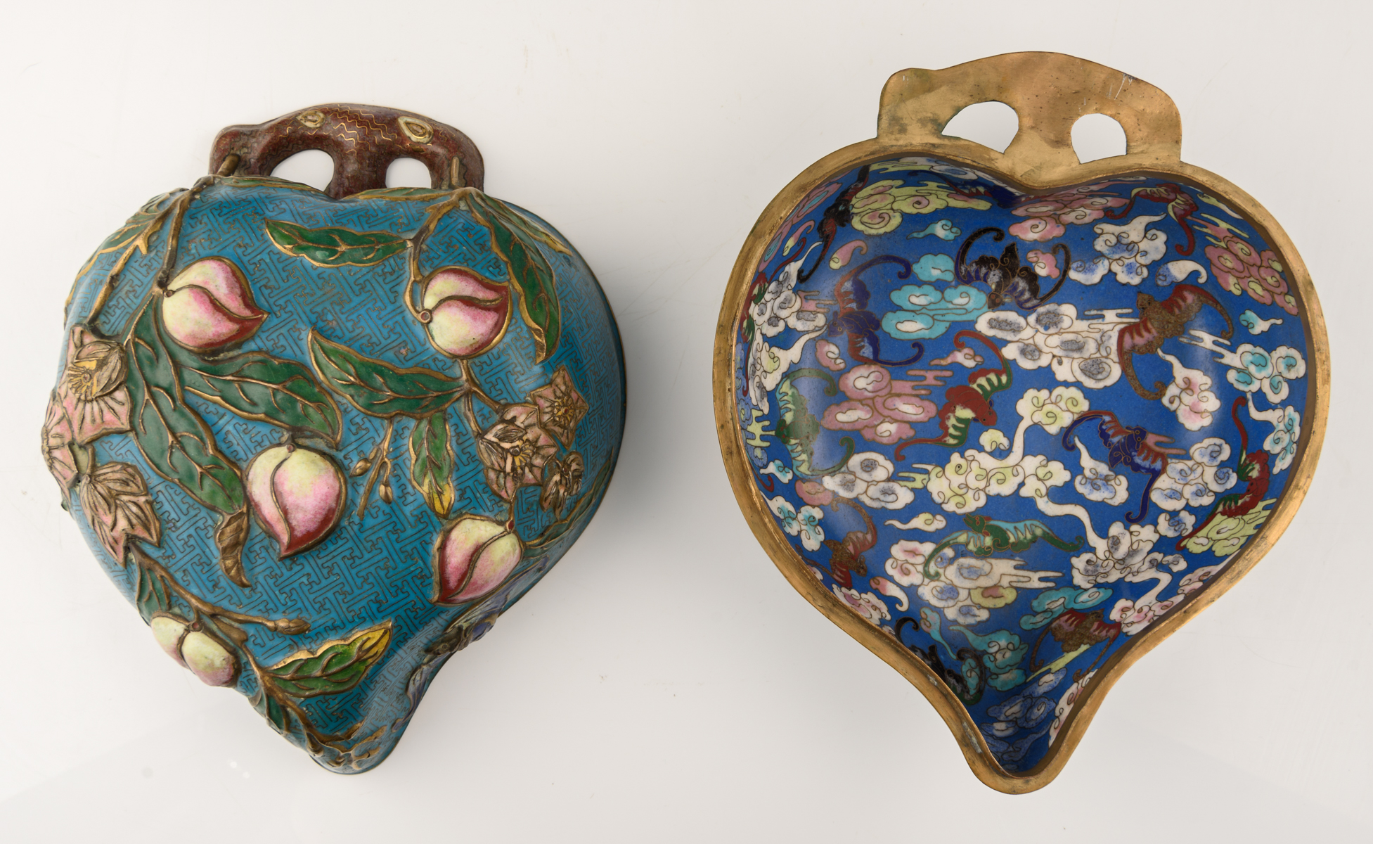 A Chinese peach shaped cloisonné box and cover, the outside with the symbolic nine peaches relief - Image 6 of 7