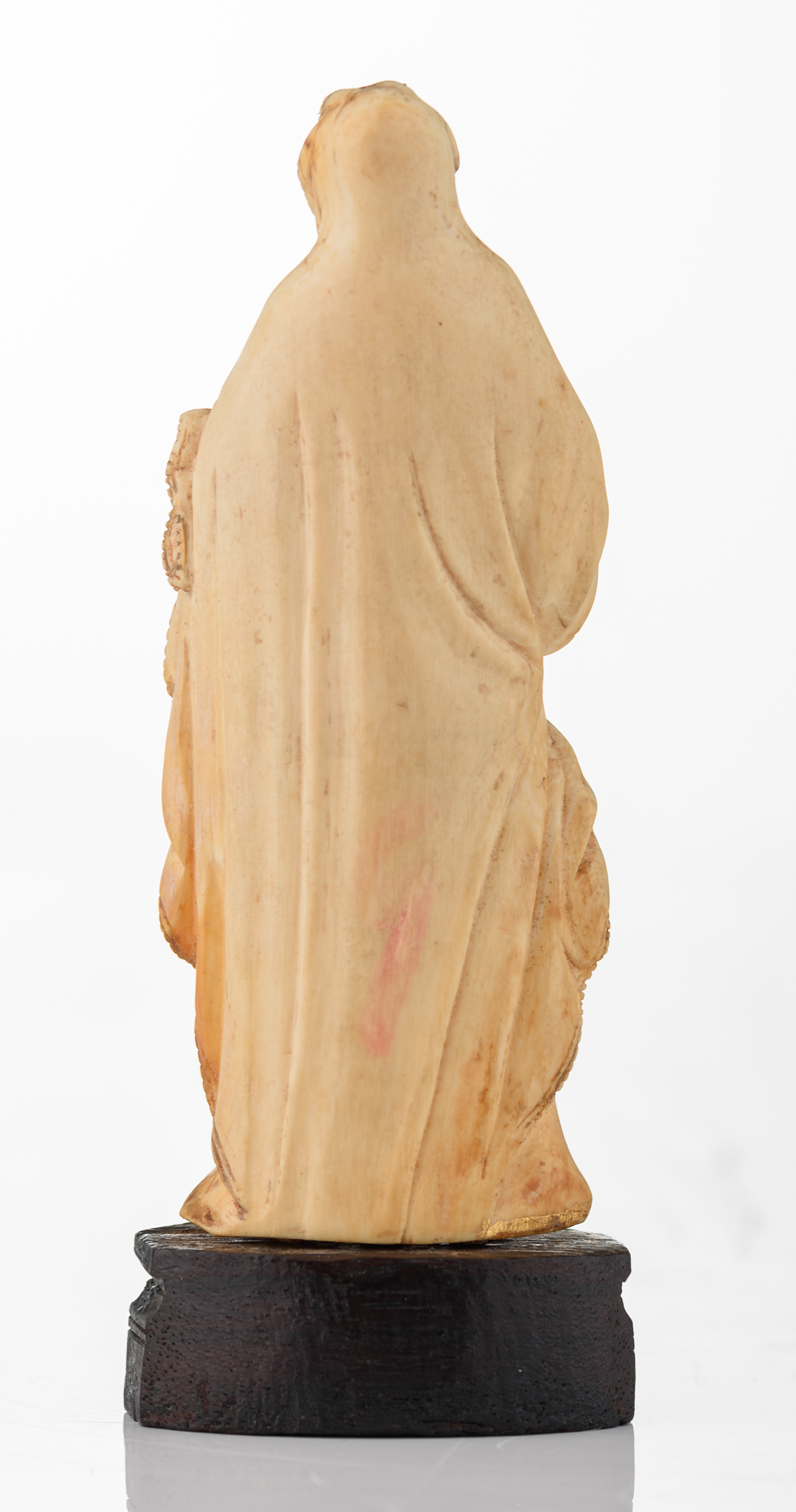 A probably Dieppe ivory sculpture depicting the mourning Holy Mother, 18th/19thC, H 11 - 12,5 cm ( - Image 3 of 6