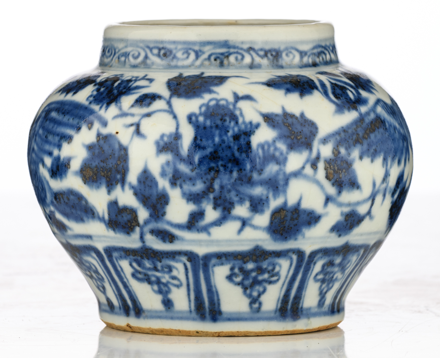 A Chinese blue and white Yuan style jar, decorated with phoenix, H 13,5 cm - Image 4 of 6
