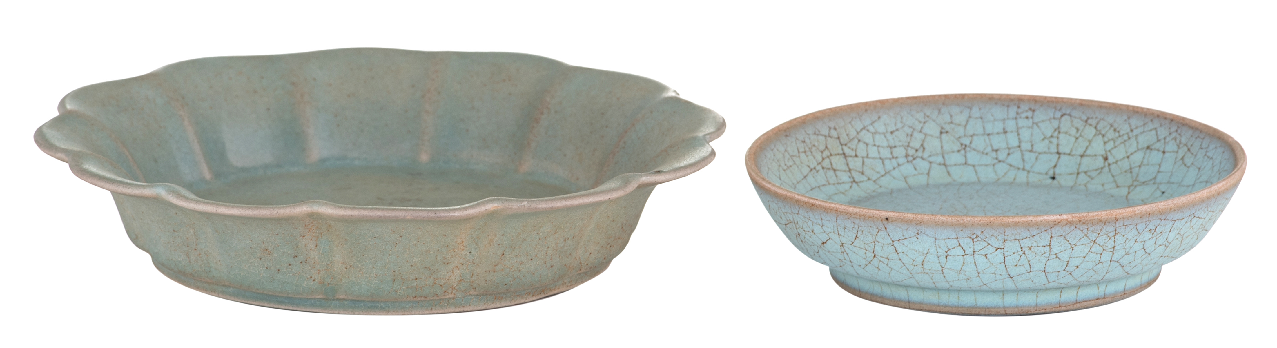 Two longquan celadon dishes, the bigger one with a scalloped rim, 19ht/20thC, ø 13,3 - 18 cm