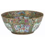 A Chinese Canton bowl, the roundels decorated with court ladies in a garden, 19thC, H 14,5 - ø 34