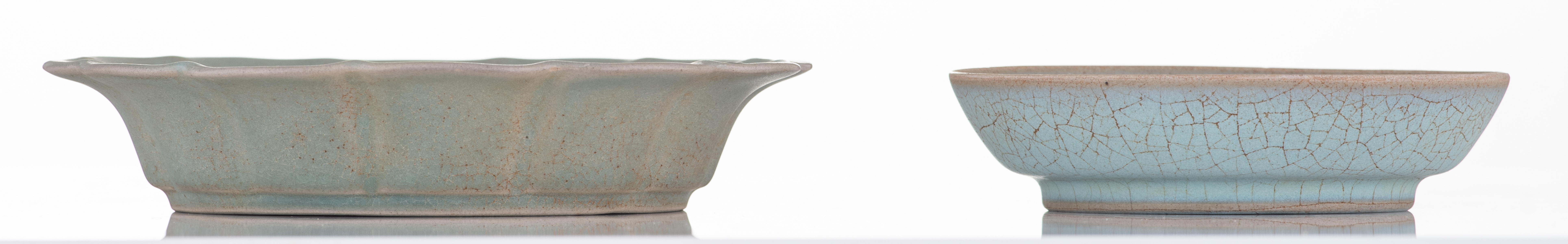 Two longquan celadon dishes, the bigger one with a scalloped rim, 19ht/20thC, ø 13,3 - 18 cm - Image 5 of 7