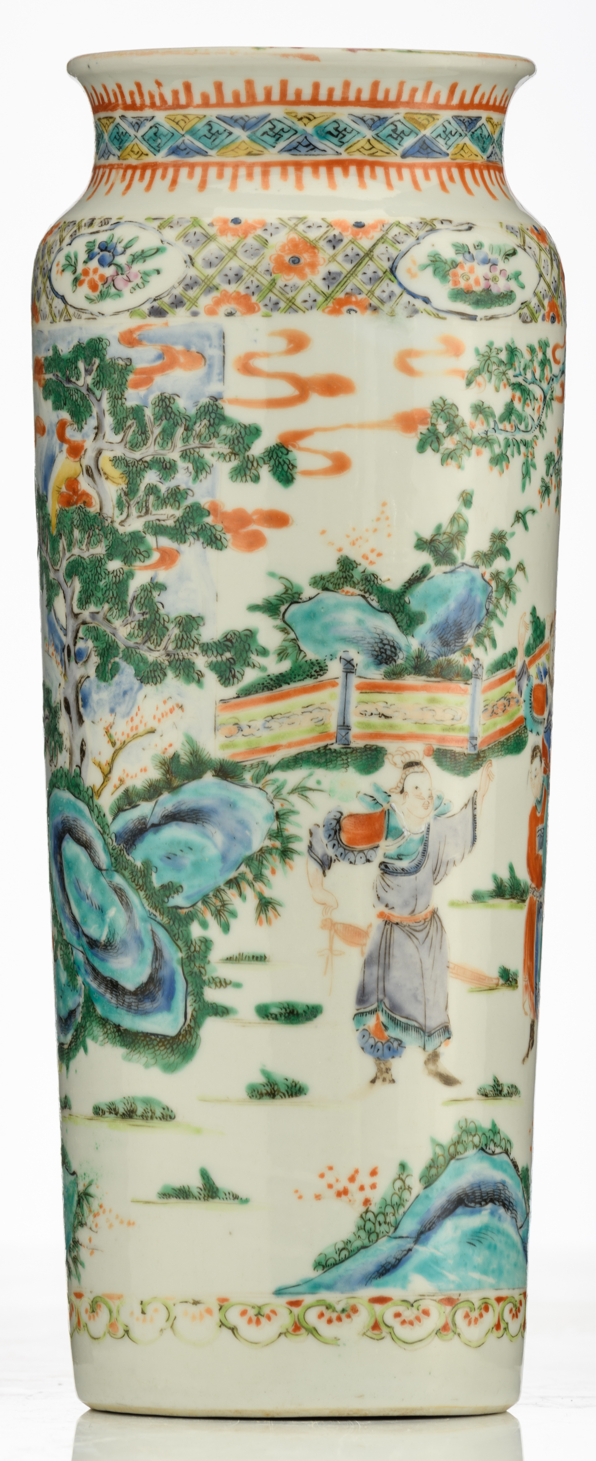 A Chinese famille rose rouleau vase, decorated with a court scene, H 35,5 cm - Image 3 of 6