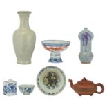 Various Chinese items consisting of a blue and white 'Long Eliza' tea caddy, a wucai 'five clawed