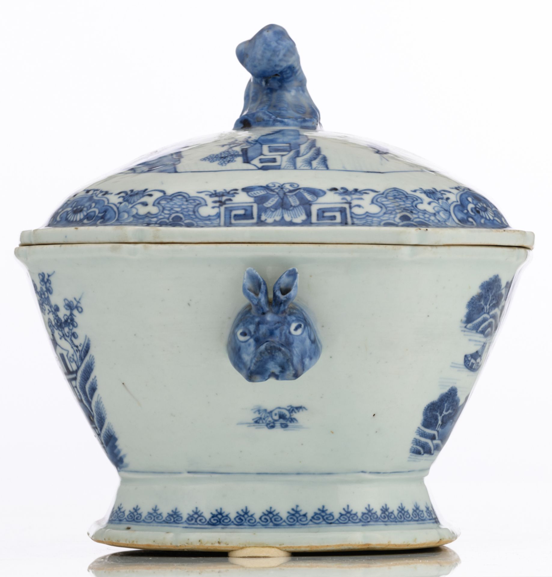 A Chinese Nanking export porcelain tureen, decorated with a pavilion in a mountainous river - Image 3 of 22