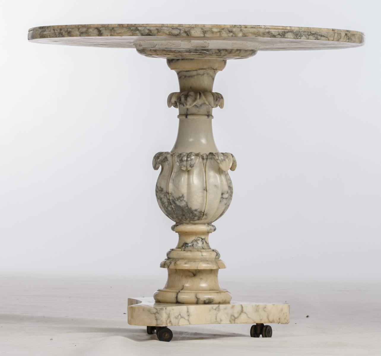 A Brèche violet marble guéridon with a pietra dura Carrara marble top, decorated with vines, H - Image 4 of 7