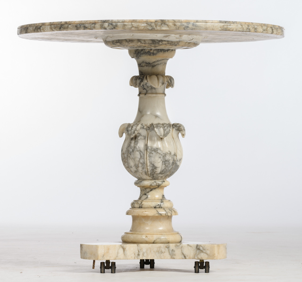 A Brèche violet marble guéridon with a pietra dura Carrara marble top, decorated with vines, H - Image 2 of 7