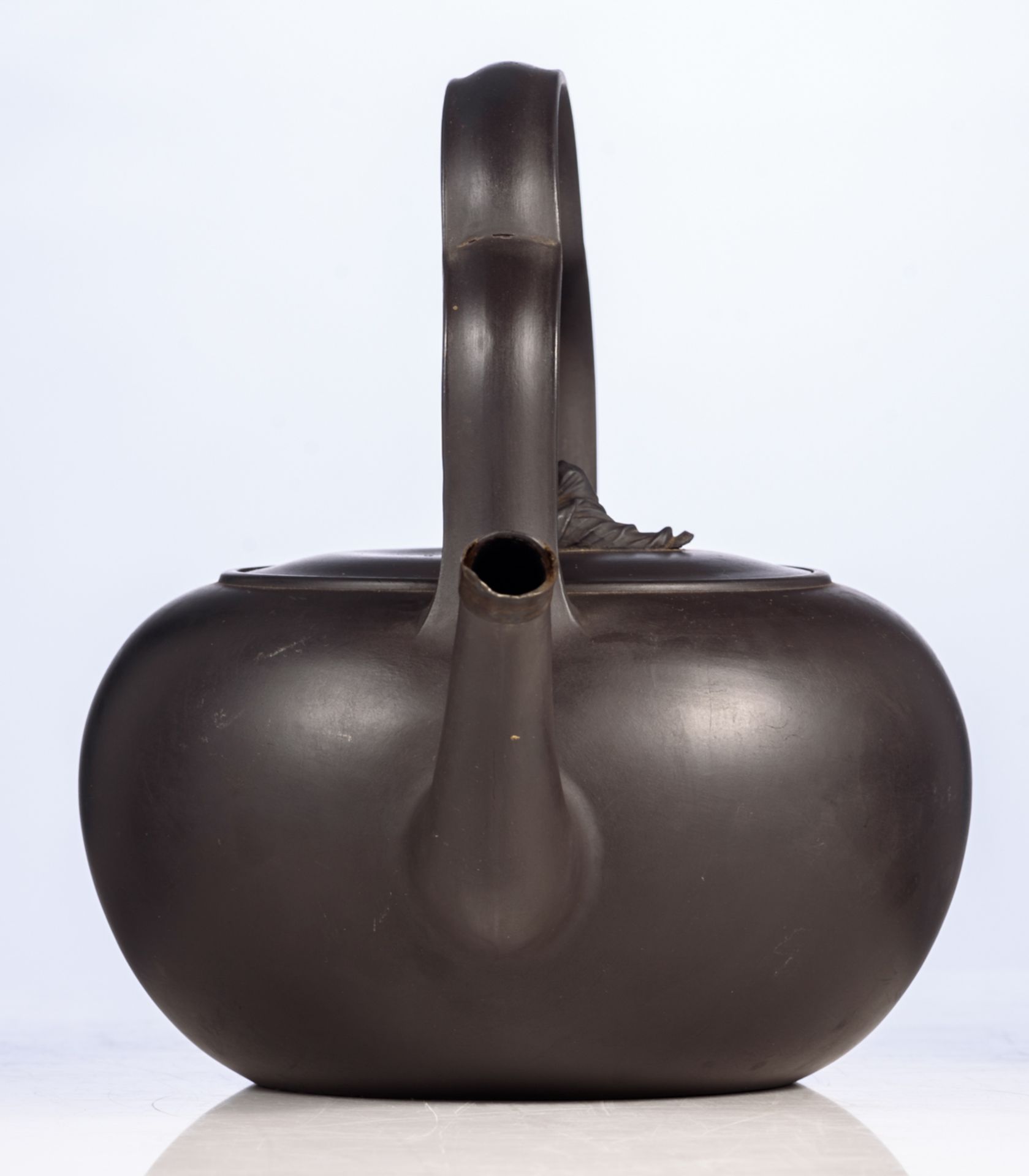 An English black basalt teakettle with a lobed bail handle, a Sybil knop and a silver cap on the - Image 5 of 8