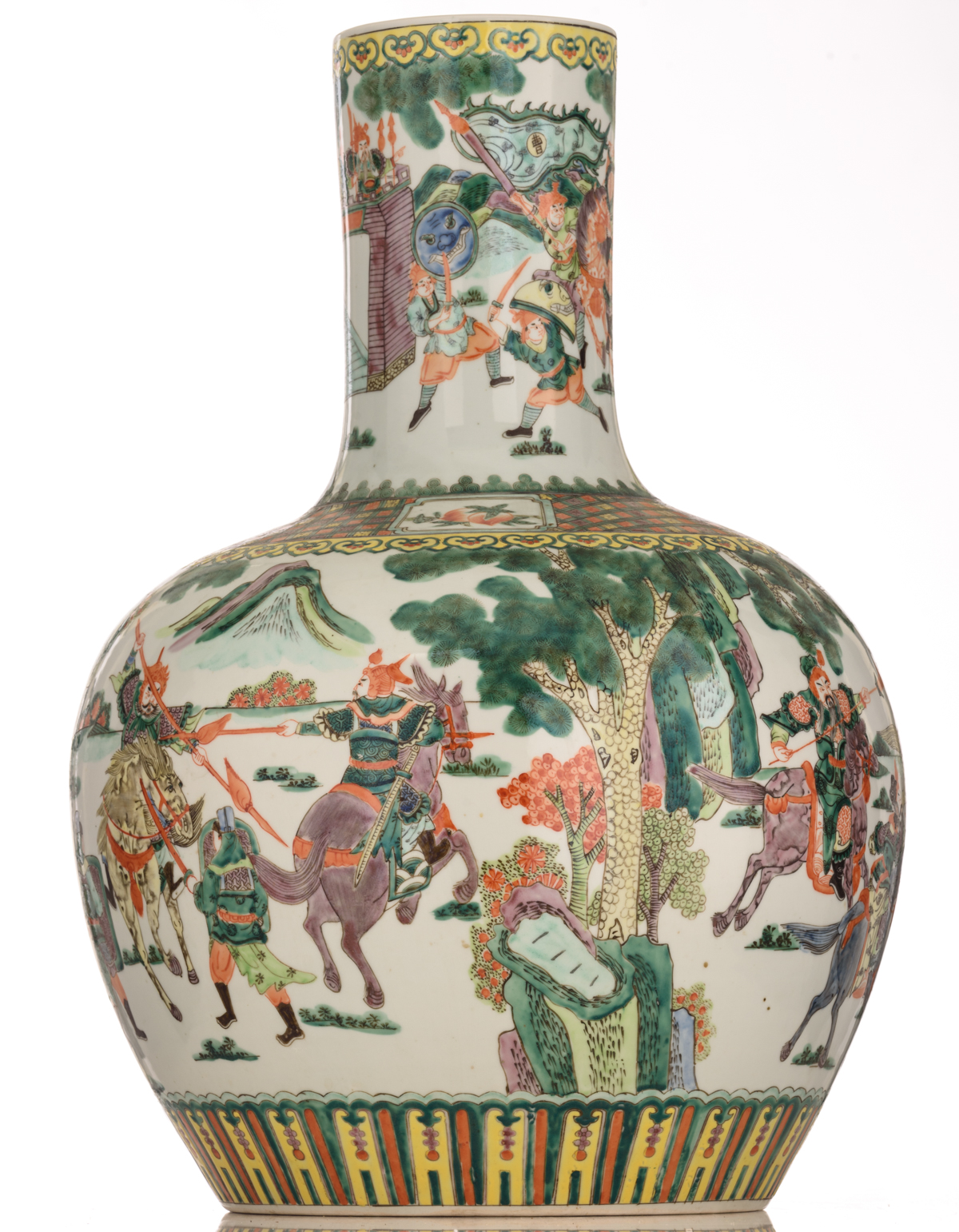 A Chinese famille verte tianqiuping, decorated with a continuous warrior scene, the shoulder with - Image 4 of 7