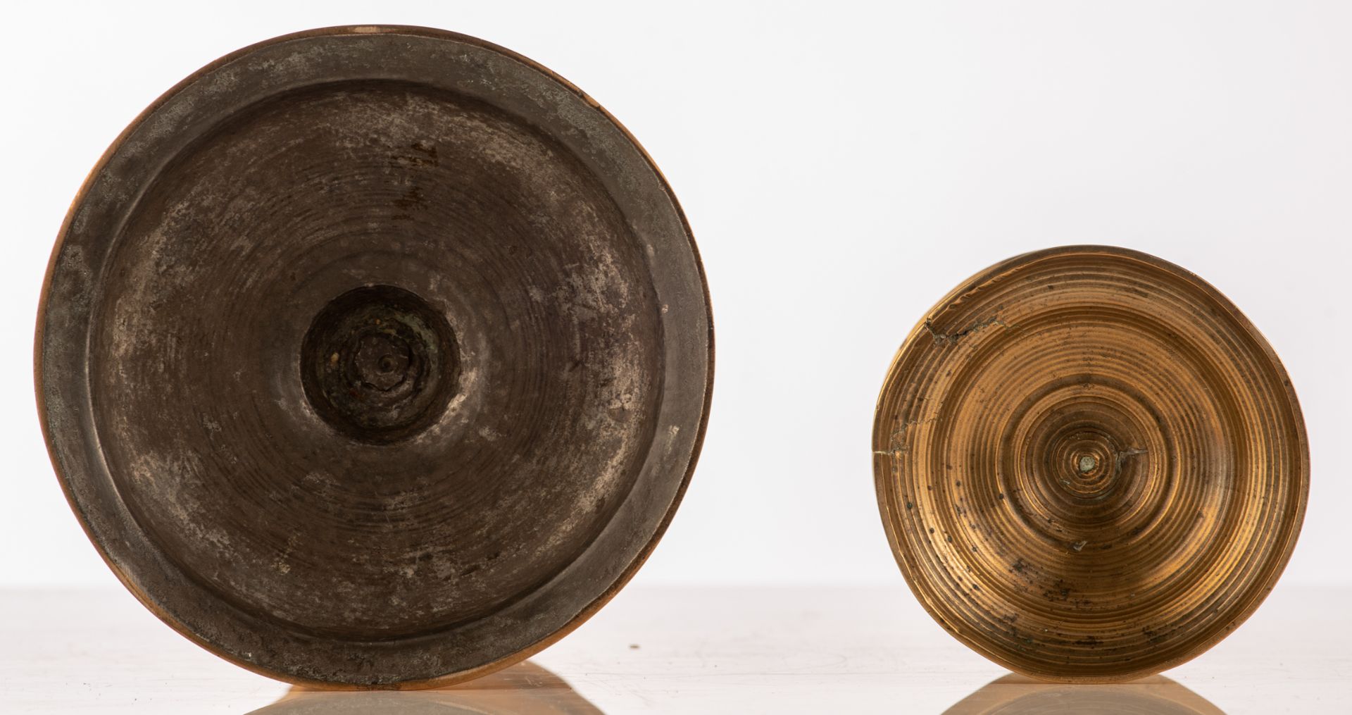 A set of a bronze pricket candlestick and a Heemskerck type candlestick, 17th/18thC, H 19 - 33 cm; - Bild 4 aus 4