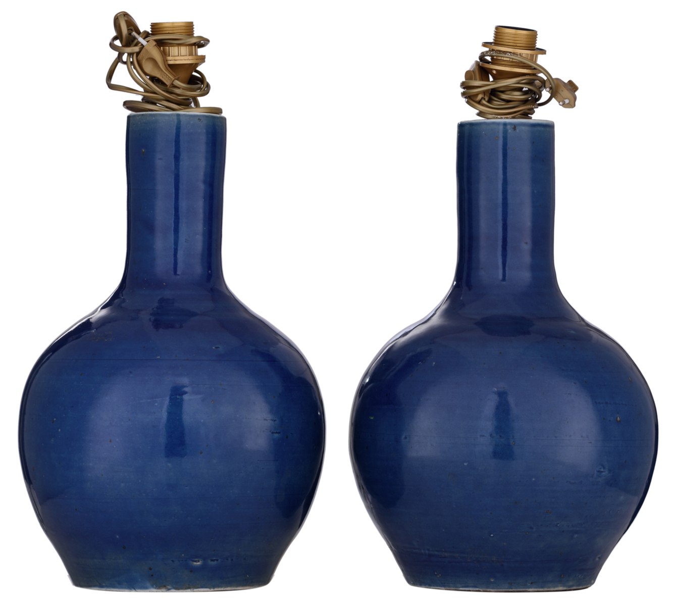 Two Chinese lavender blue glazed bottle vases, early 20thC, mounted as a lamp, H 41,5 cm