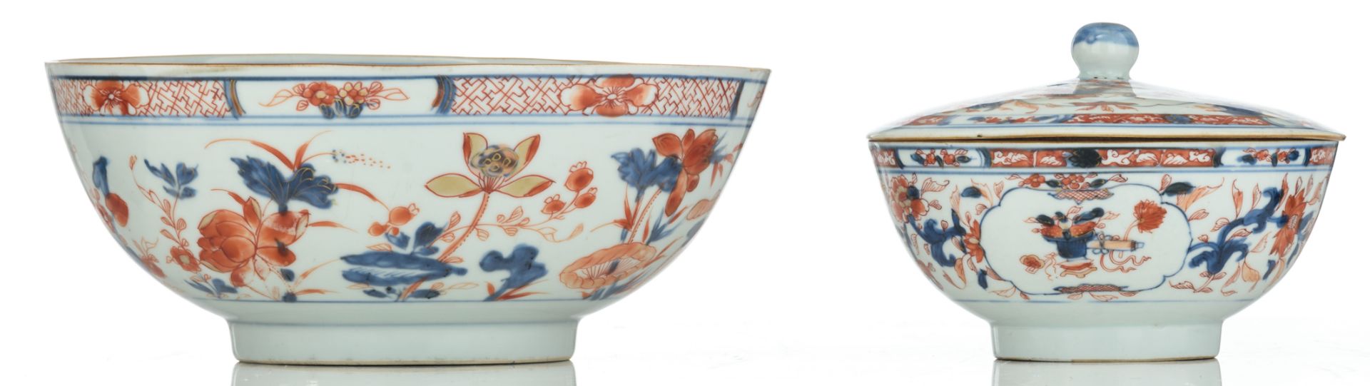 A Chinese Imari bowl, decorated with lotus flowers; added: a ditto floral covered bowl, the roundels - Bild 4 aus 7