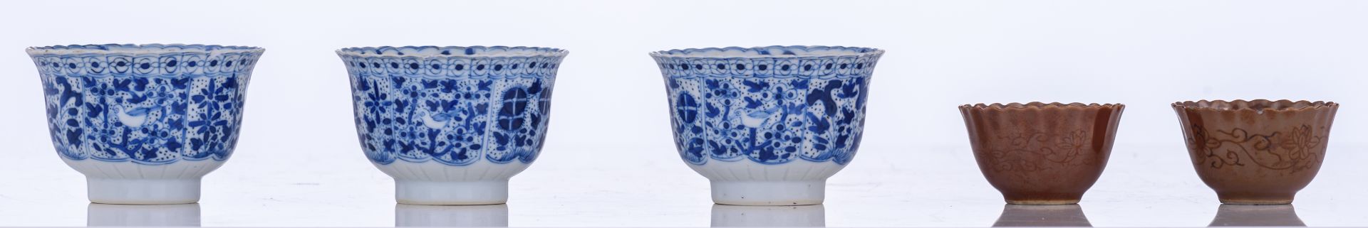 A collection of Chinese Kangxi period porcelain teacups and saucers, consisting of three blue and - Image 7 of 7