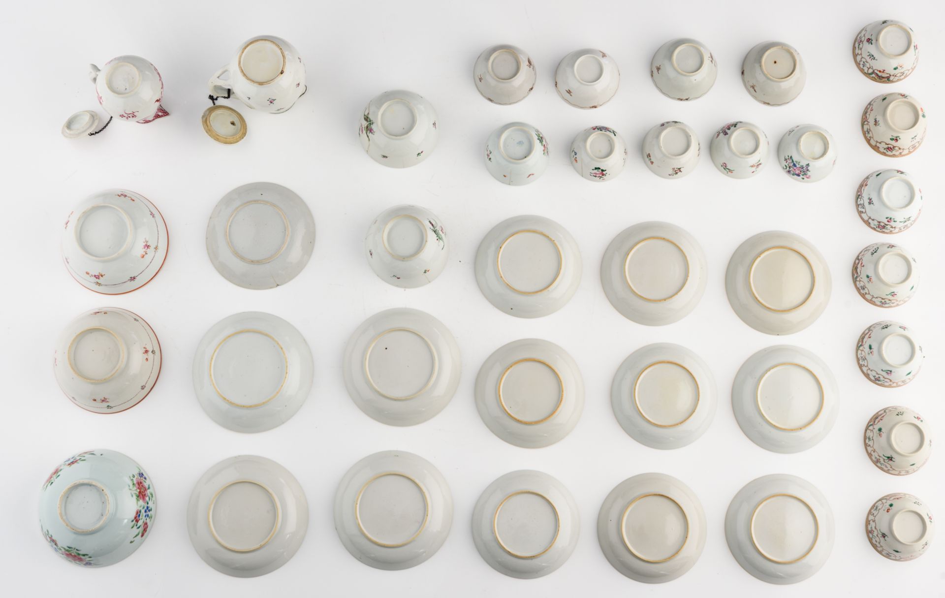 A collection of various 18thC Chinese famille rose export porcelain, consisting of two little - Image 23 of 23