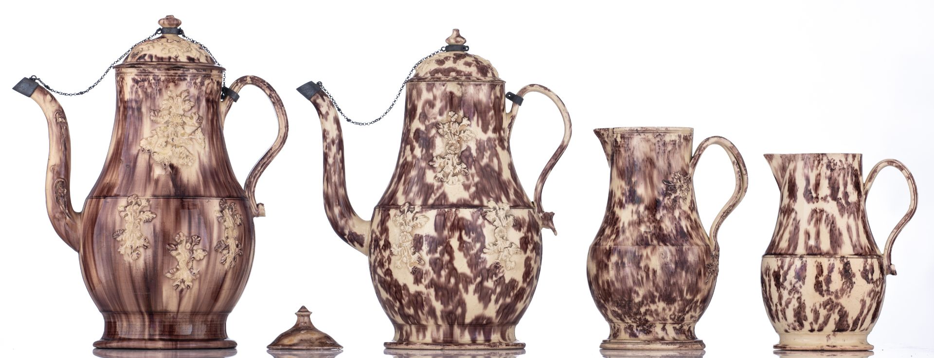 A collection of Whieldon tortoiseshell creamware, consisting of two coffee pots and two creamers, - Bild 2 aus 6