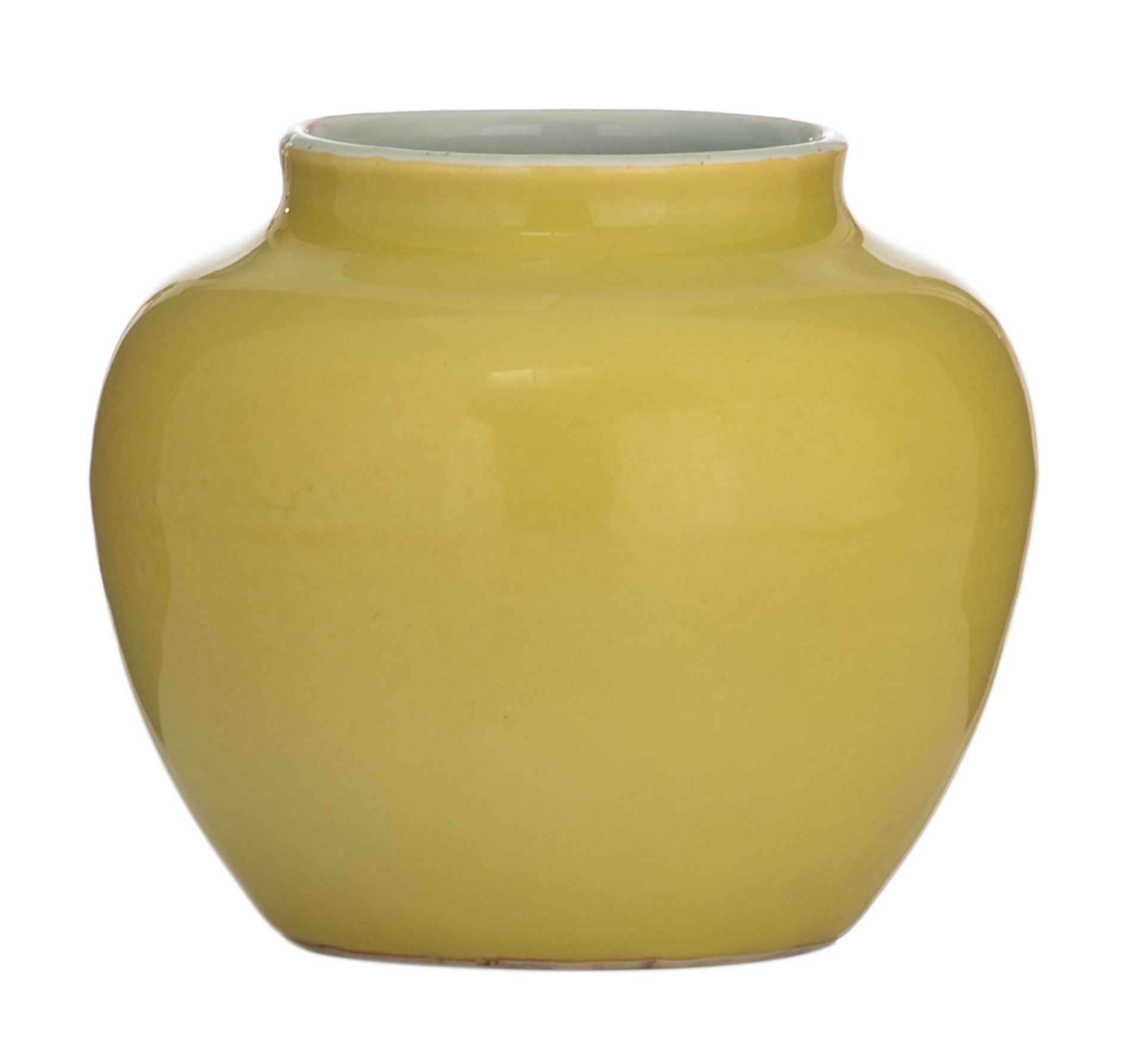 A Chinese yellow crackle-glazed jar, with a Jiajing mark, H 13 - ø 15 cm