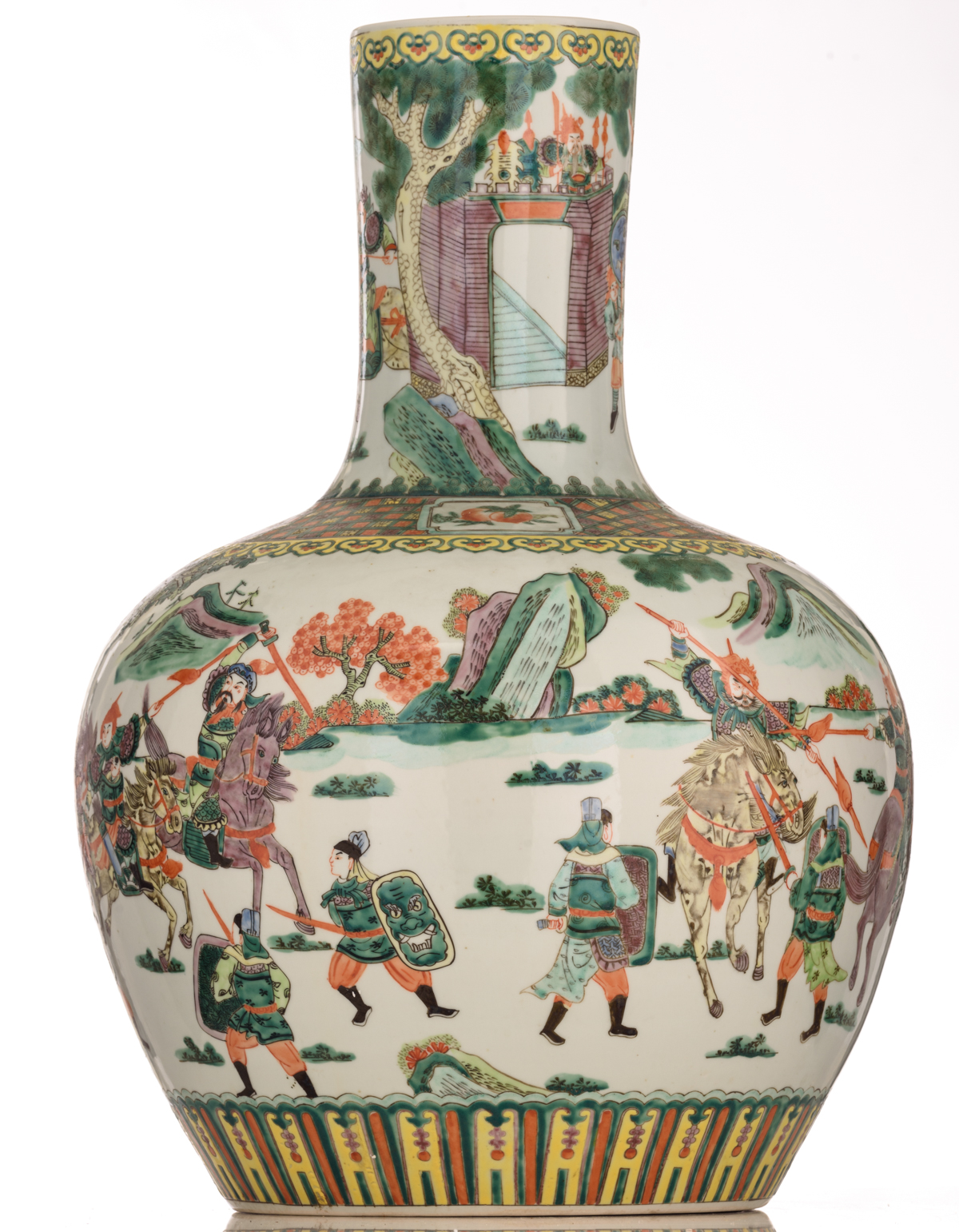 A Chinese famille verte tianqiuping, decorated with a continuous warrior scene, the shoulder with - Image 3 of 7