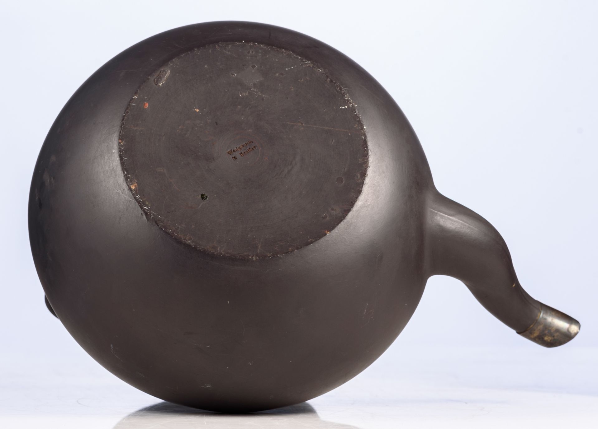 An English black basalt teakettle with a lobed bail handle, a Sybil knop and a silver cap on the - Image 7 of 8