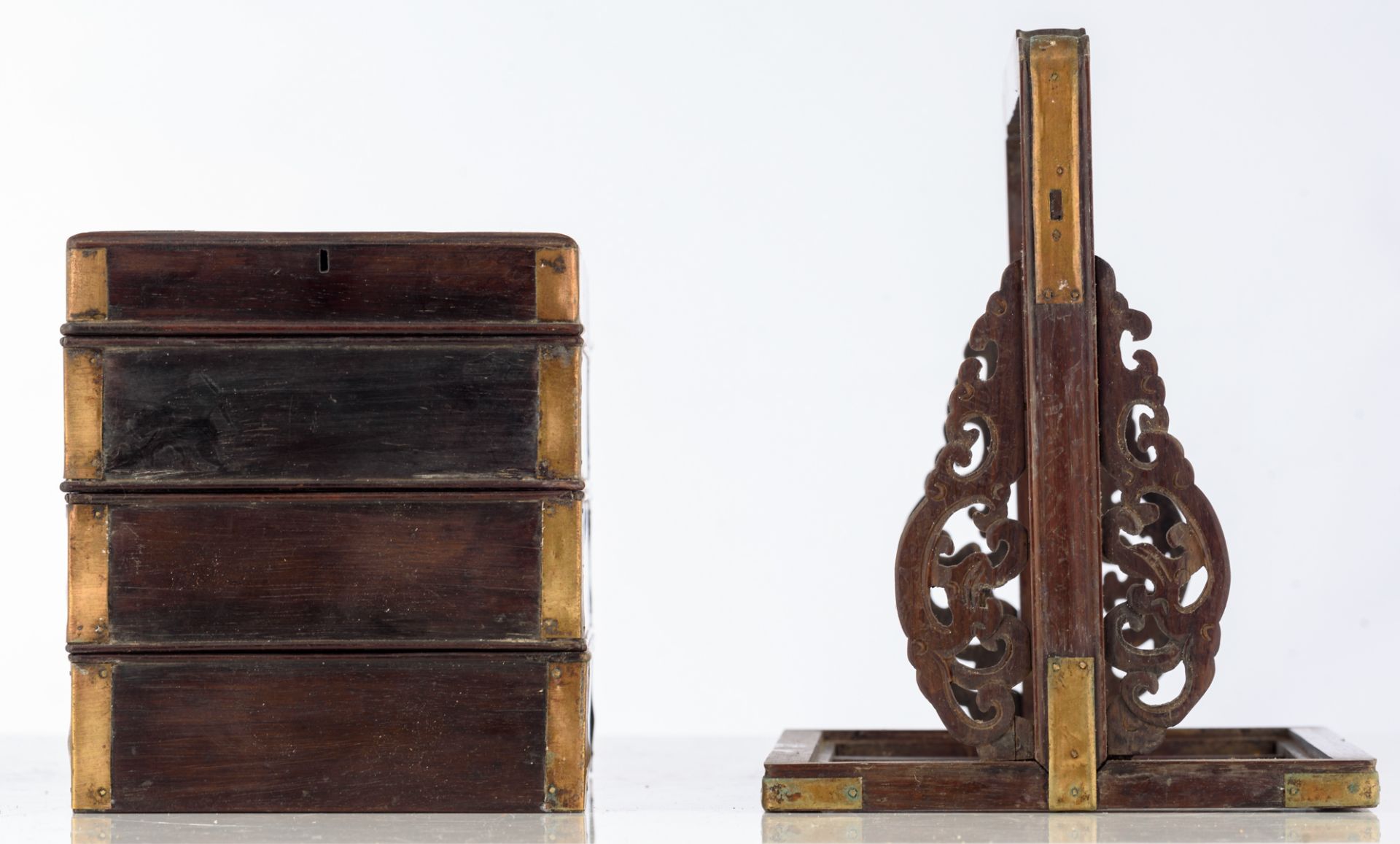 A Chinese solid rosewood type three-tiered picnic box, with brass mounts, H 23,5- W 34 - D 18,5 - Bild 10 aus 18