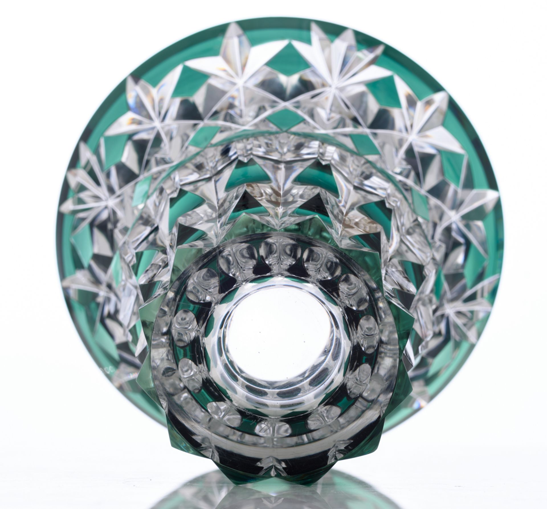 A Val Saint-Lambert green overlay crystal vase, H 26,5 cm - Image 3 of 5