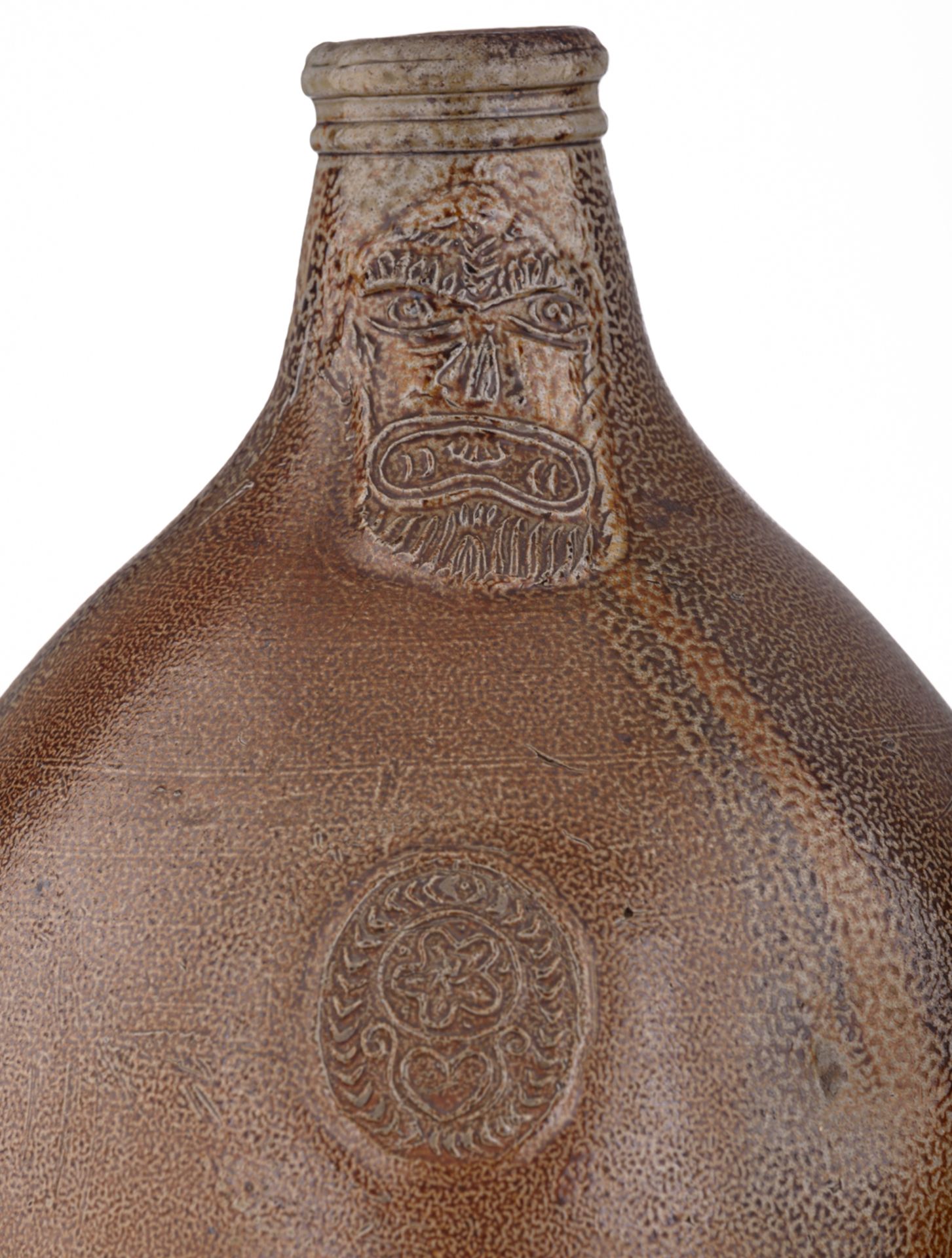 Two Cologne stoneware bellarmine jugs, decorated with a medallion, 17thC, H 27- 33 cm - Image 7 of 7