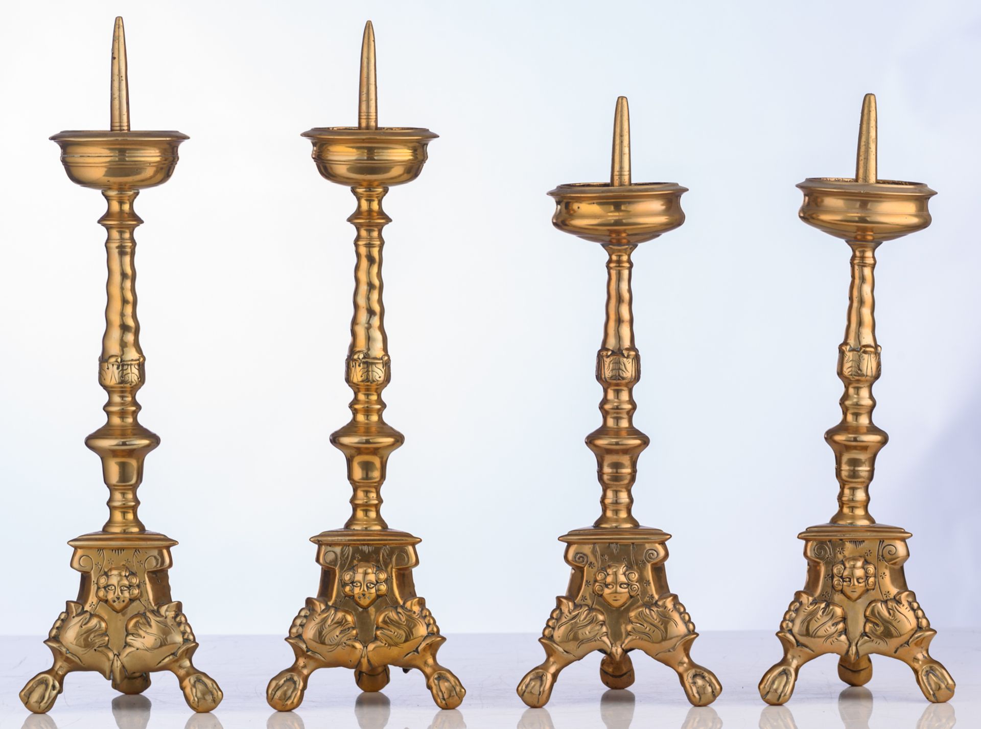 Two pair of Baroque bronze church candlesticks, 17thC, H 38,5 - 43 cm - Bild 5 aus 7