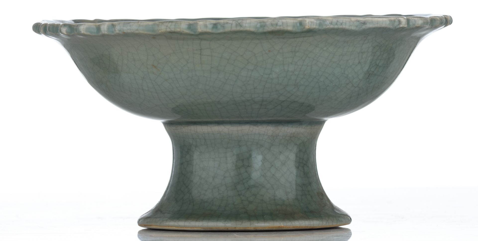 A Chinese celadon crackleware footed flower plate with a lobed edge, H 12 - ø 24,5 cm - Image 3 of 7