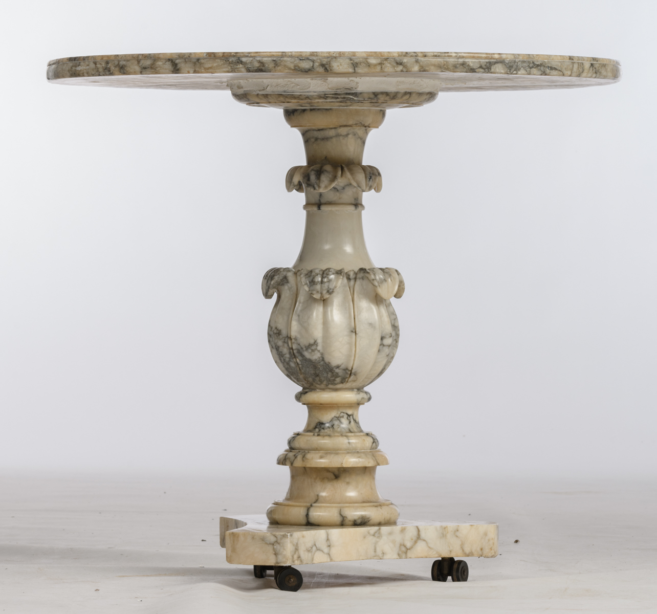 A Brèche violet marble guéridon with a pietra dura Carrara marble top, decorated with vines, H - Image 5 of 7
