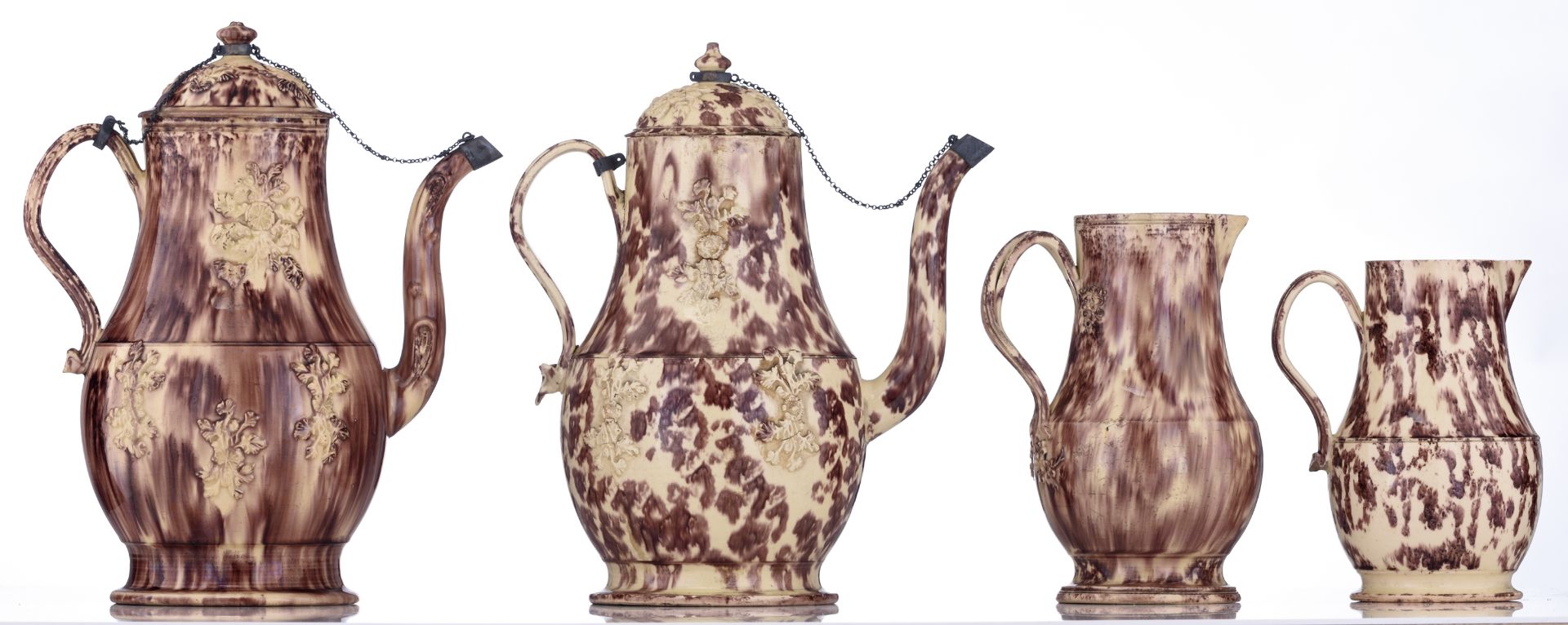 A collection of Whieldon tortoiseshell creamware, consisting of two coffee pots and two creamers, - Bild 4 aus 6