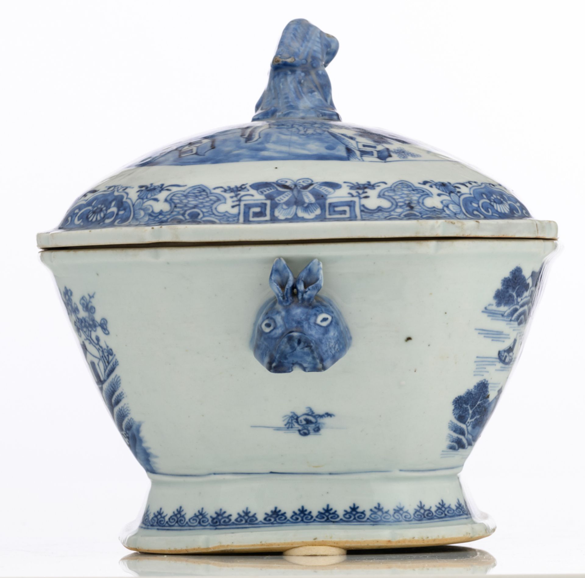 A Chinese Nanking export porcelain tureen, decorated with a pavilion in a mountainous river - Image 5 of 22