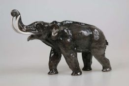 Rosenthal Porzellan, schreitender Elefant mit erhobenem Rüssel, naturalistisch, polychrome